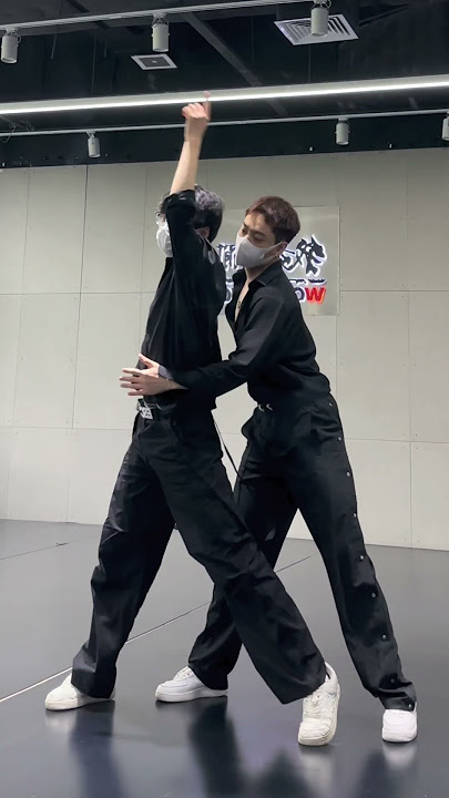 Xiao Min and Harry | 小民同学和Harry同学 | 抖音舞蹈 🤣 #dance #shorts