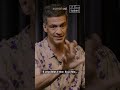 Mateus Solano comenta polêmica de 'tapa' em celular durante peça