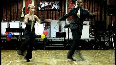 Ryan & Jenny perform Mack The Knife at Hellzapoppi...