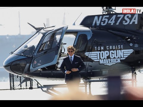 Tom Cruise y su entrada piloteando un helicóptero en el estreno de Top Gun: Maverick | ¡HOLA! TV