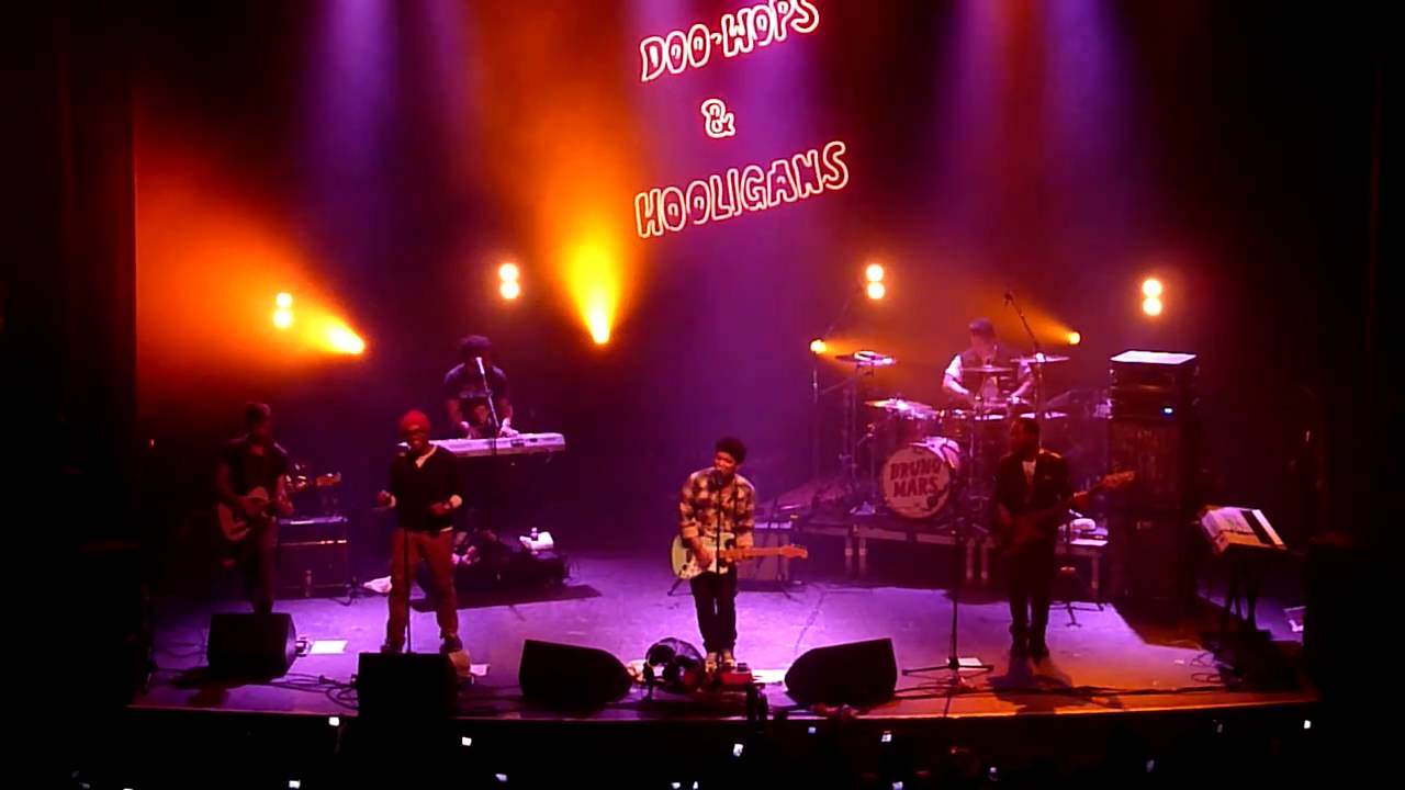 Bruno Mars - Marry You & The Lazy Song @ La Cigale, Paris, France