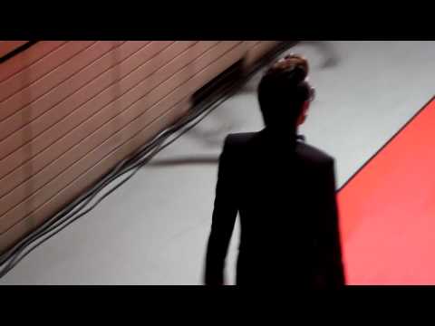 [FANCAM] 110402 Se7en walking red carpet @ Singapore E-awards 2011