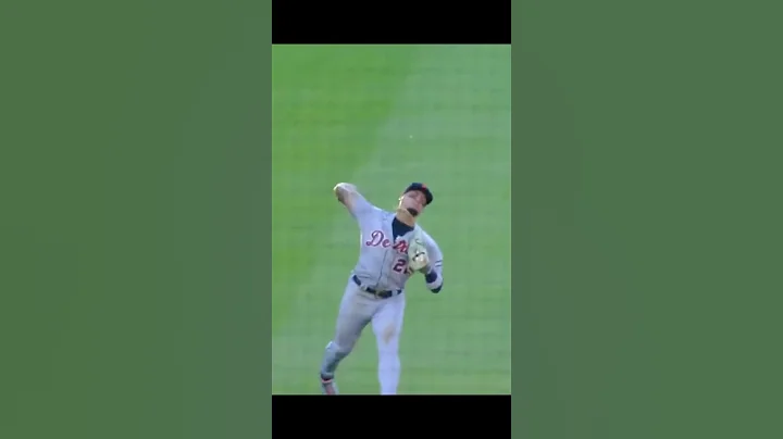 Javy Báez with an INSANE play 😱