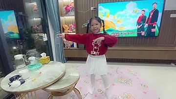 Đi giữa trời rực rỡ - Bé Quỳnh Chi - Mon 5 Qibi NCD