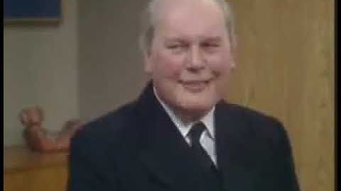 Mind Your Language Season 1 Episode 9 Hello Sailor part 2