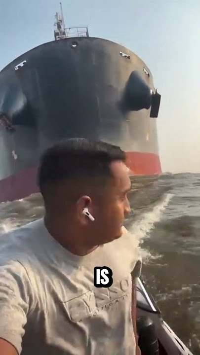 Orang Ini Mempertaruhkan HIDUPNYA❗😲#viralvideo #ship #shorts