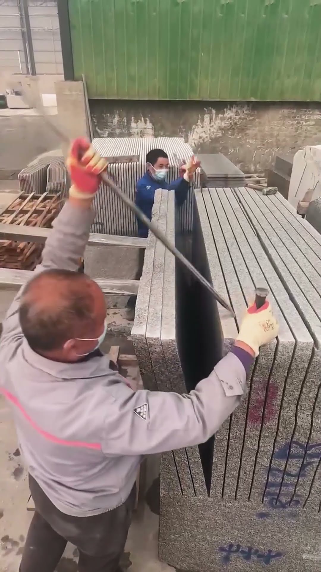 Mote grain granite cutting process- Good tools and machinery make work easy
