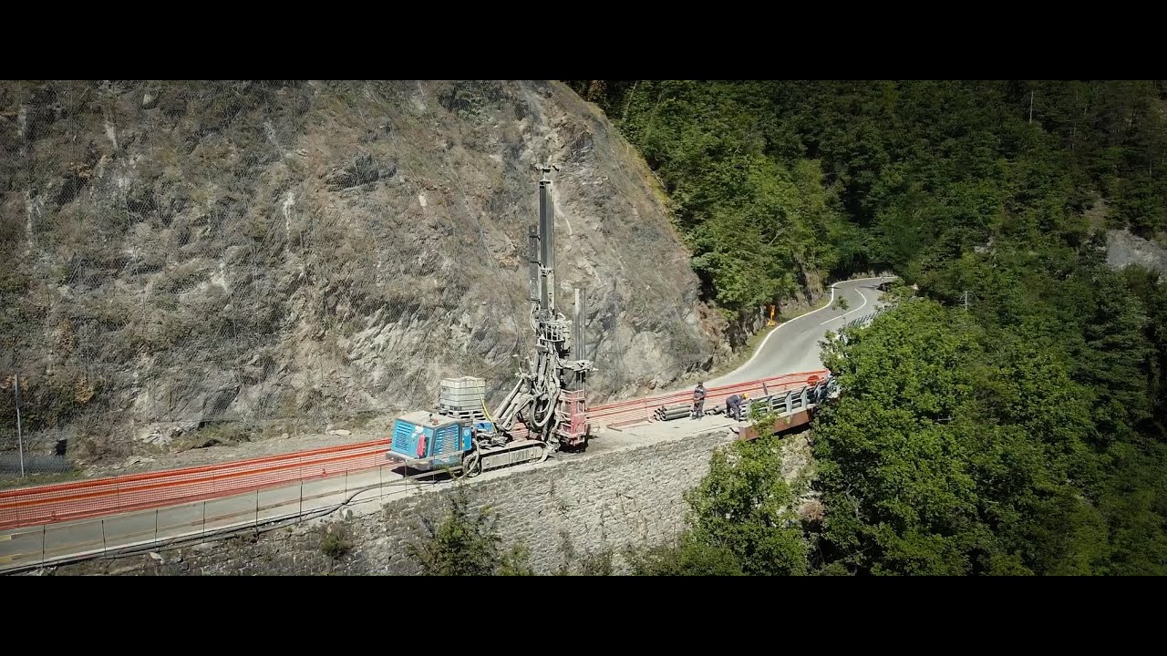 C6 XP-2 Hydraulic Crawler Drill