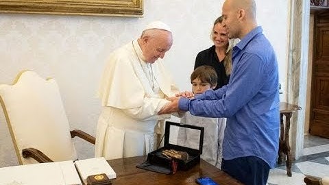 Khoảnh Khắc Tình Cảm Xúc Động "Gặp Gỡ" Giữa Đức Phanxicô Và Em Gái María Elena