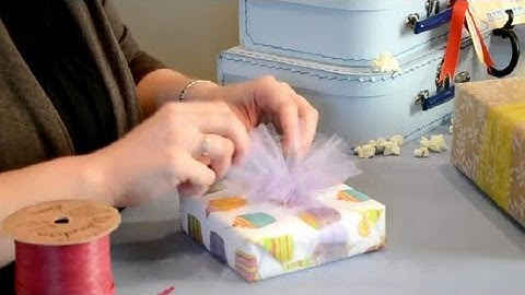 How to Decorate Gifts With Tulle : Practical Party Ideas