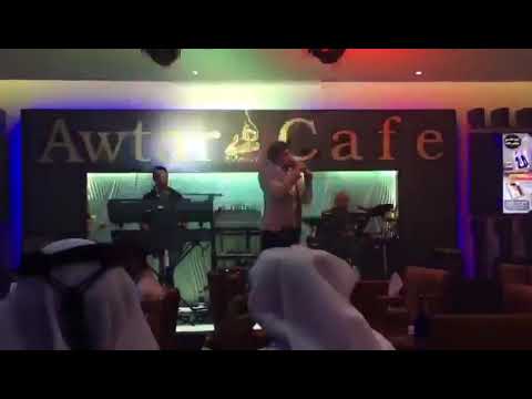 عمر كمال أوقات يا دنيا معاكى بعيش وساعات مبفهمكيش وانتى ولا فهمانى