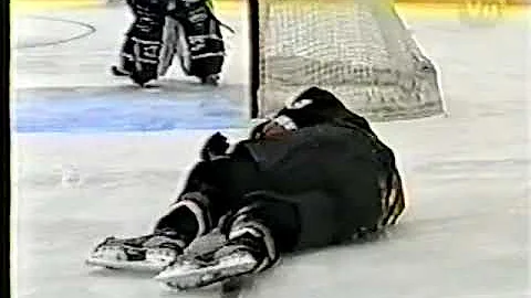 Brad Isbister vs Wendel Clark & Tie Domi rocks Dav...