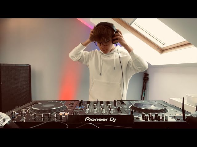 Test du Kidi DJ Mix, Platine DJ fun et intuitive dès 6 ans par Aurélie