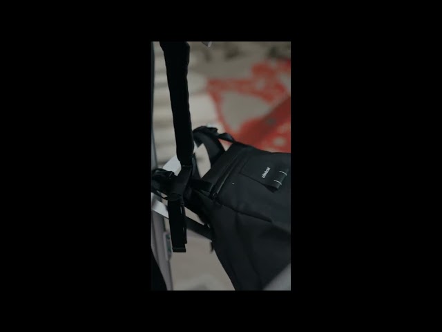 WolvesWorkshop - 這條《C&ocirc;te&Ciel hong kong K11 pop up store opening》影片以時尚感十足的鏡頭語言，細緻捕捉品牌快閃店的空間設計、產品細節及現場氛圍。影片節奏明快，配合音樂營造出現代都市感，突顯品牌的獨特風格與創新精神。無論是店內佈置、產品展示，還是現場互動，都展現出高質感的視覺效果，讓觀眾感受到品牌的生活美學和活動活力。這種拍攝手法非常適合時尚、設計及品牌推廣類型的活動紀