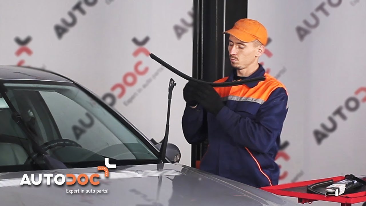Como trocar escovas do limpa vidros dianteiros MERCEDES-BENZ E W211  TUTORIAL | AUTODOC - YouTube