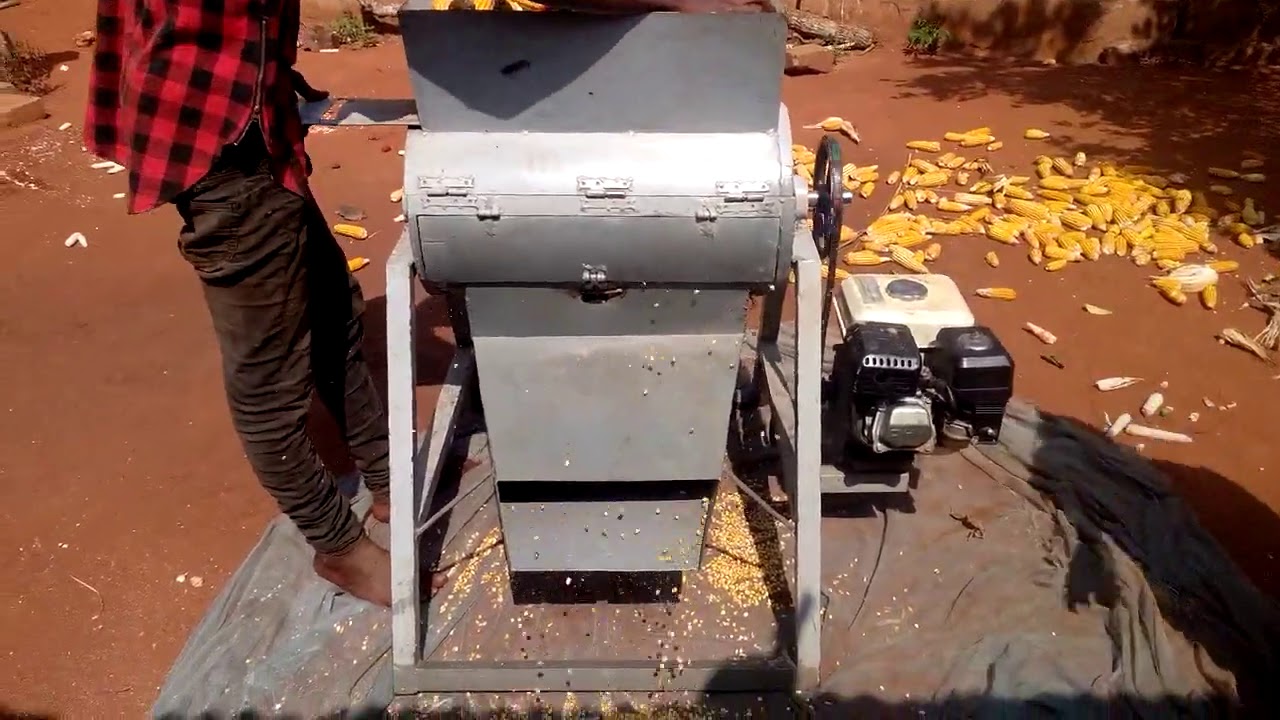 Afrique, Togo, egreneuse de maïs