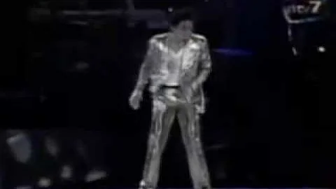 Michael Jackson Stranger in Moscow LIVE ROBOT DANCE MOONWALK