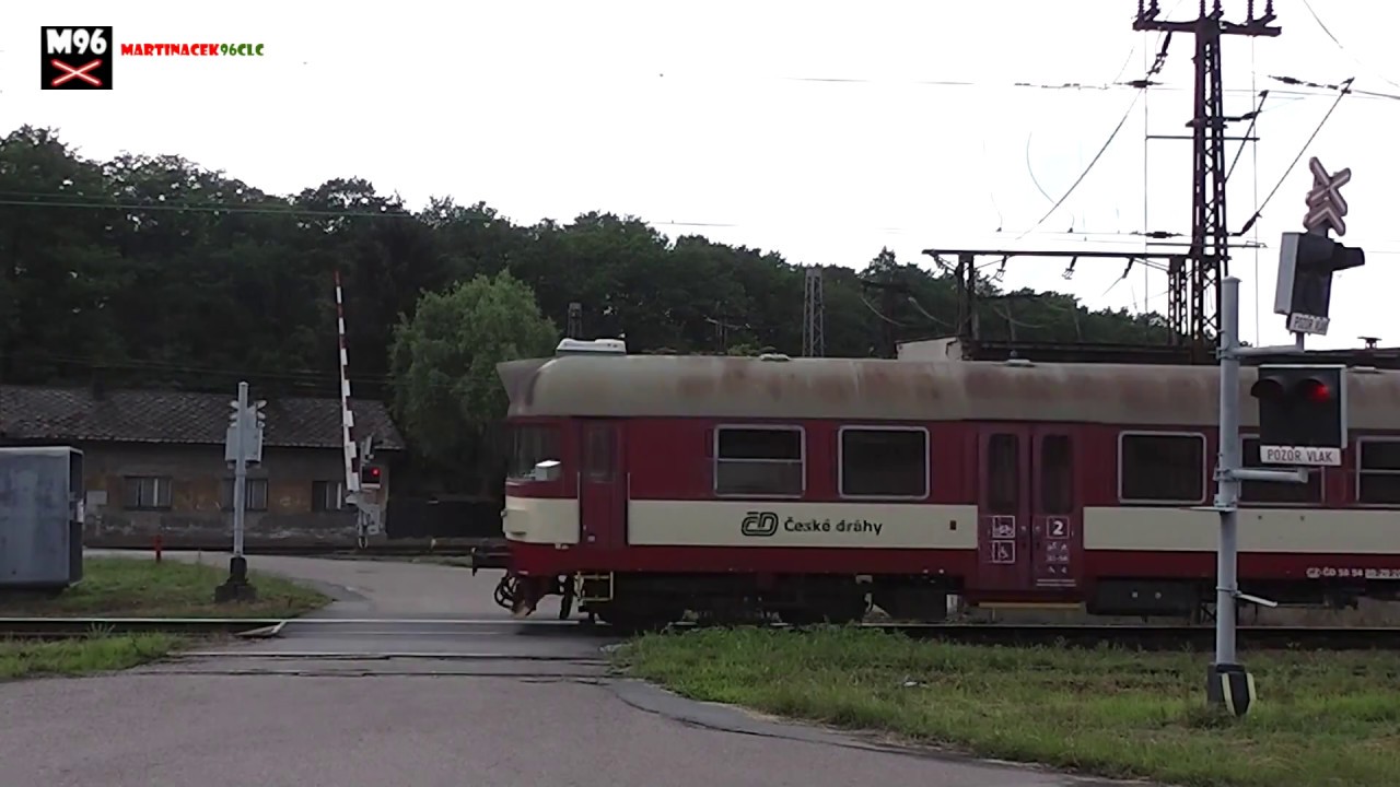 Železniční přejezdy Velký Osek (#2 + #3) [P3582 + P3965] - 21.6.2015 / Czech railroad crossing