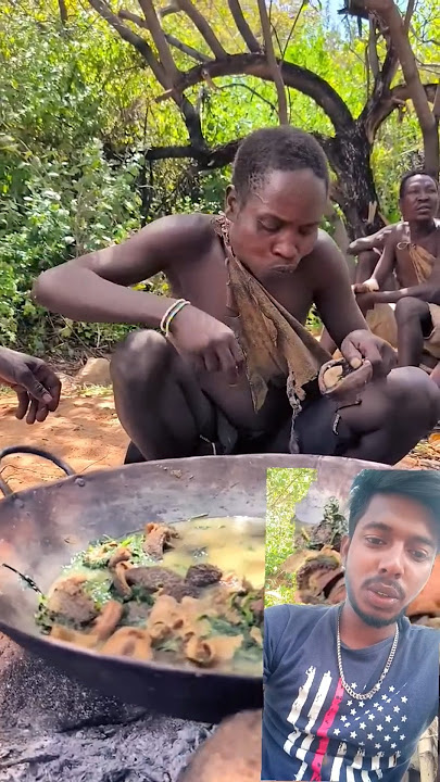 Africa ke janjati pav roti ko soup mein bhigokar kha rahe hain jungle mein #documentary #africa