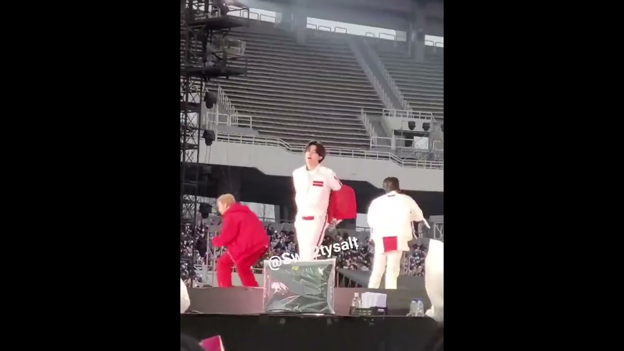 Tae threw the jacket on floor ✨concert clips | BTS made KIMchi | 