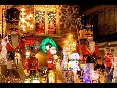 Is There A Bathroom For Dyker Heights Christmas Lights?