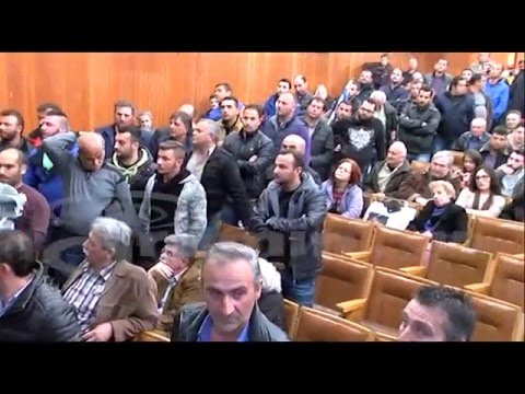 Μπουκάρισμα αγροτών σ' εκδήλωση του ΣΥΡΙΖΑ Καβάλας