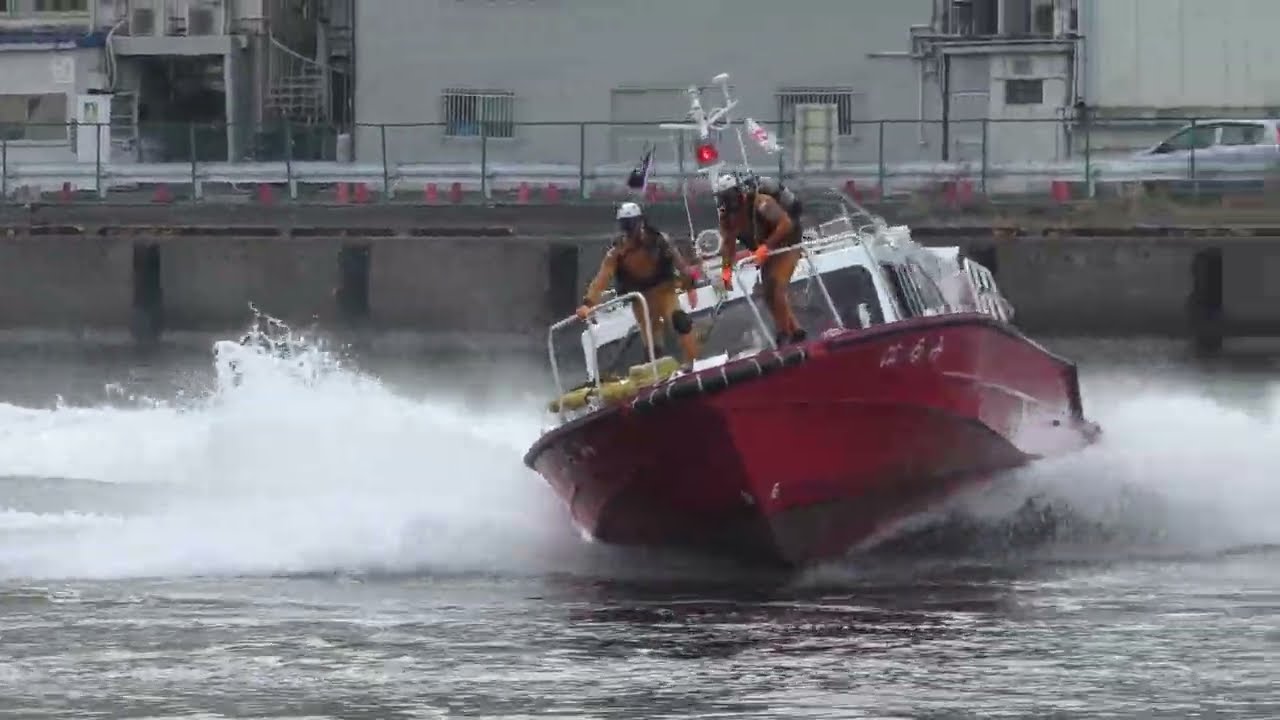 【水難事故】釣り人が海に転落！！東京消防庁臨港水難救助隊は、ただちに水中検索して水没した男性を救助しましたが生死はいかに…