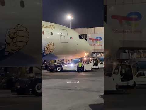 Connecting pushback tug to aircraft || #etihad #pushback #planespotting #music #aviation #airbus