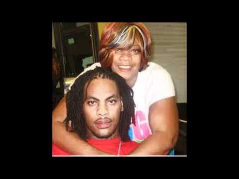 Waka Flocka Flame ft. Drake- Round Of Applause (Ly...