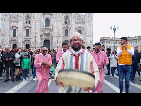 Abidat Rma عبيدات الرمى رضوان محيحين في دومو ميلانو مع السياح الأجانب 