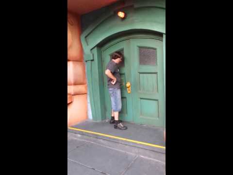Video: Vermy Disneyland-lyne deur RideMax te gebruik: getoets en bewys