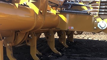 The action of the rippers on a TOOMEY 4000B Scraper.