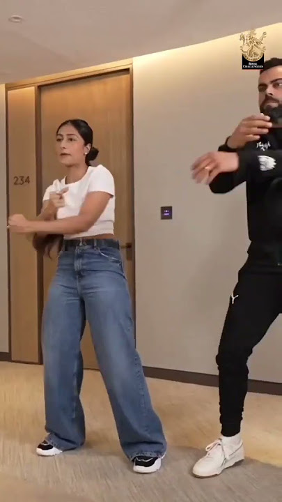 Dhanashree Verma Teaches Virat Kohli To Dance, Video Goes Viral #RCBHookStepChallenge #Dance #Shorts