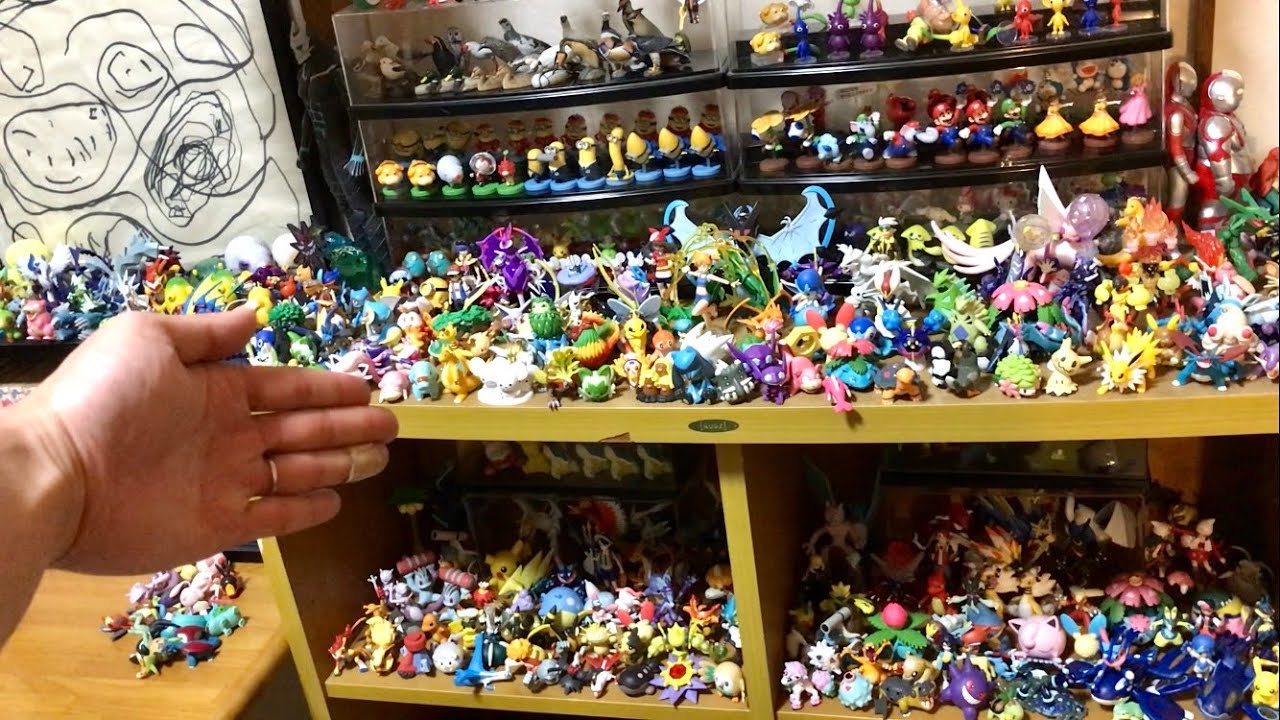 I put the Moncolle figures that were scattered around on a shelf