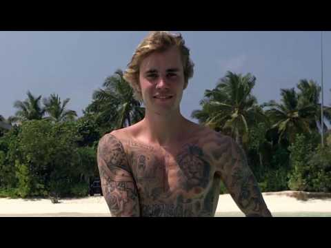 Video: Justin Bieber Massages His Mom
