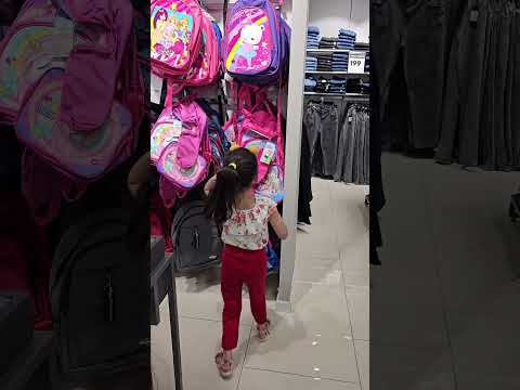 اشترينا شنط للمدرسة