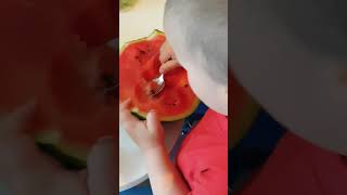 Karpuz Böyle Yenir! 🍉 Yazın #shorts #karpuz Yaz aylarının vazgeçilmezi karpuzu bir de böyle deneyin!