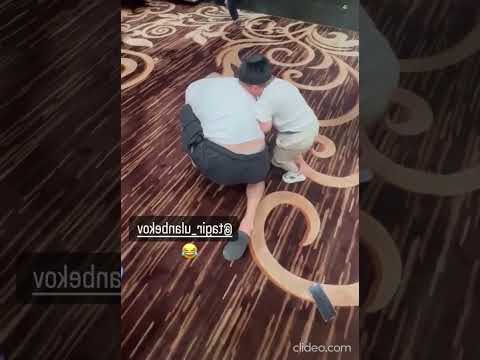 Хасбик достал нож