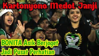 Aksi JOGET BONITA yang Jadi Pusat Perhatian || Kartonyono Medot Janji || Persebaya vs Persik