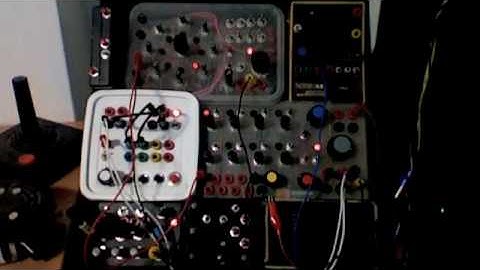 สลาวลี: Pulse The Clock Sequencing With Two Sequencers