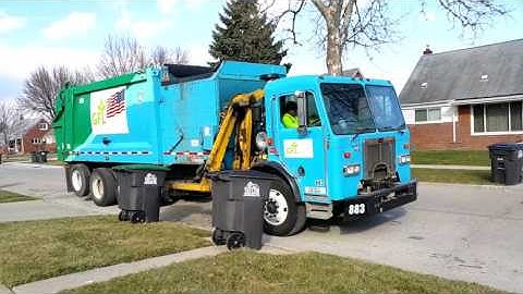 GFL Environmental: Peterbilt 320/ Heil DuraPack Python