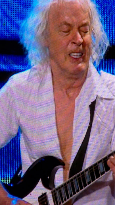Angus Old still rocking like Angus Young in 2025 at age 70 ⚡ #acdc #angusyoung #Minneapolis