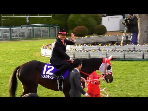 上品な リスグラシューに乗る矢作芳人調教師。現地映像、京都競馬場 ジャケット・アウター