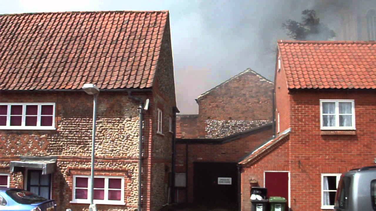 FAKENHAM FIRE BEHIND OUR HOUSE.BY TONY LEE LASHAM YouTube