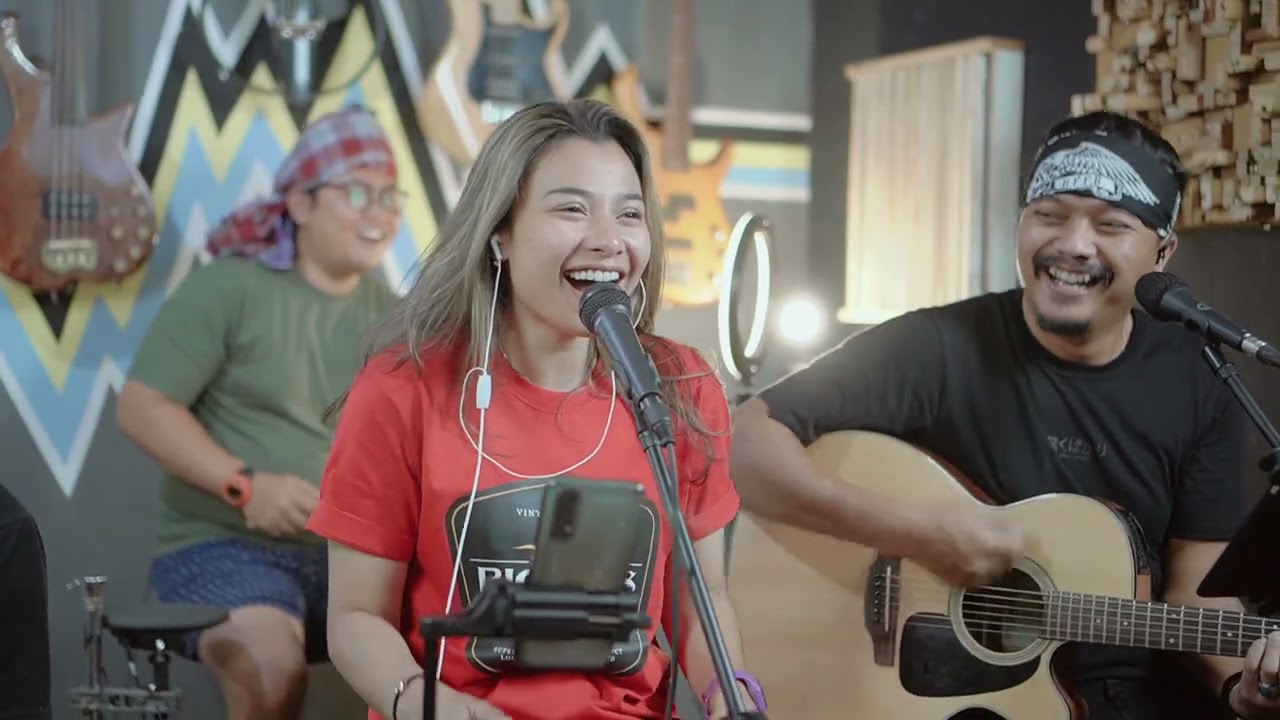 INDAH PADA WAKTUNYA (COVER BY - DELISA HERLINA\u00263 PEMUDA BERBAHAYA)