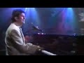 Capture de la vidéo Pierre Flynn 🎤 Le Chant Du Souterrain (Octobre) 🎶 (Live À Montréal) 1990