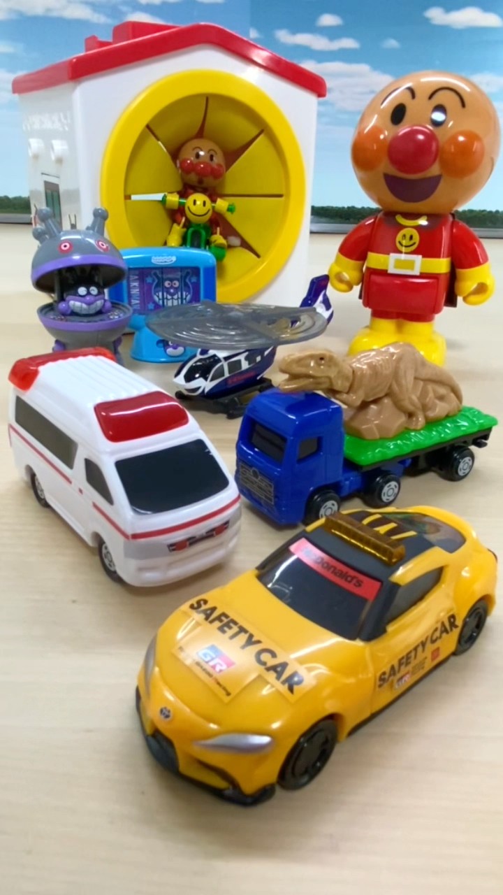 On sale today! Four new Lawson-exclusive Tomica models have