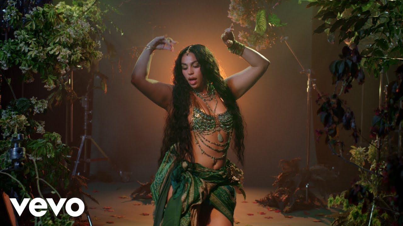 Guarda BombayMami - Grown (Official Music Video) su YouTube Guarda BombayMami - Grown (Official Music Video) su YouTube
