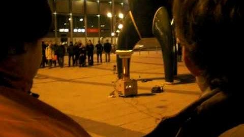 26C3 Tesla Coil - Hall of the mountain king - Single Voice