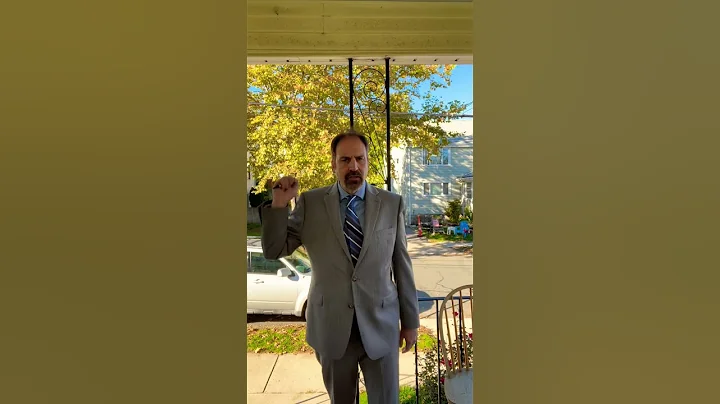 Don’t defend yourself with keys between your fingers! #selfdefense #keyaccessory #protectiontraining